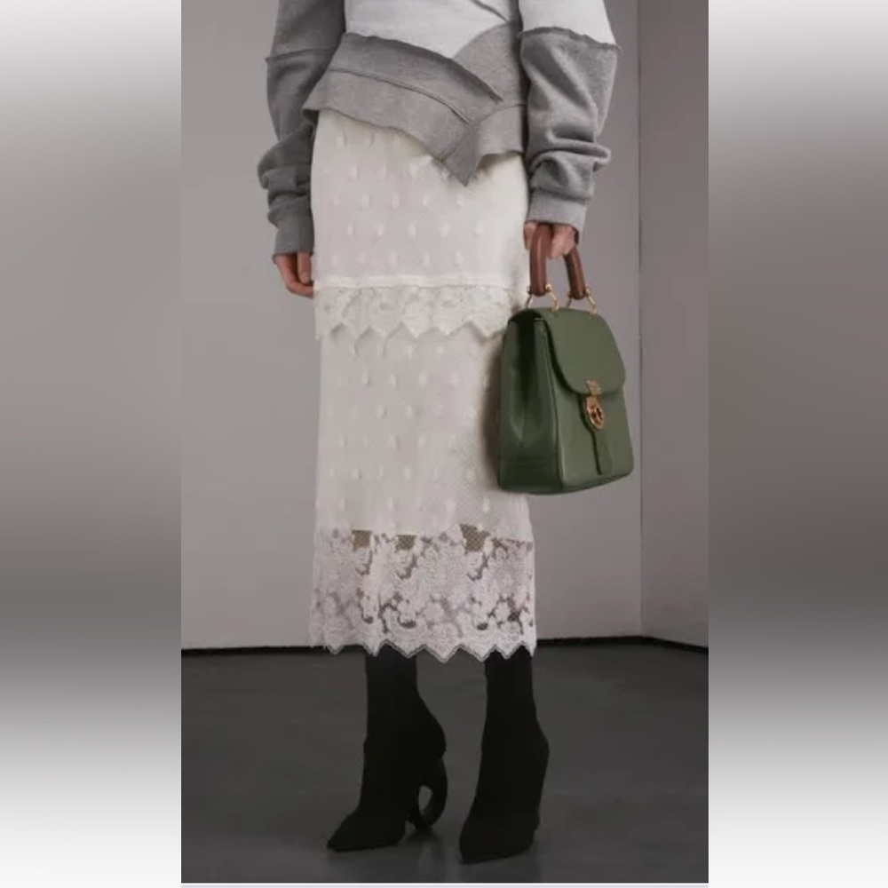 NWT $1,495 BURBERRY Tiered Lace Skirt Size IT 42,US 8. Made it Italy. Lace ,Silk